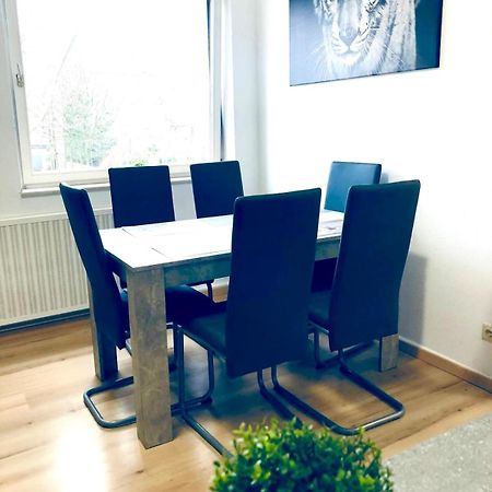 Wohnung Mit Neuem Bad Und Kueche ゲルゼンキルヒェン エクステリア 写真