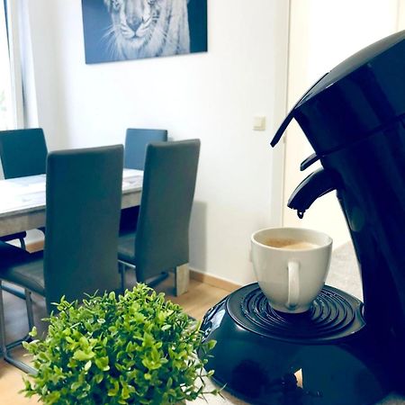 Wohnung Mit Neuem Bad Und Kueche ゲルゼンキルヒェン エクステリア 写真