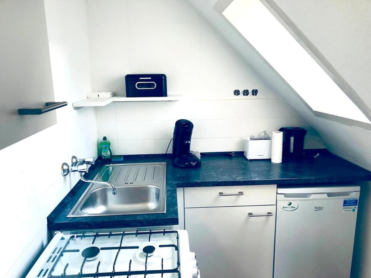 Wohnung Mit Neuem Bad Und Kueche ゲルゼンキルヒェン エクステリア 写真