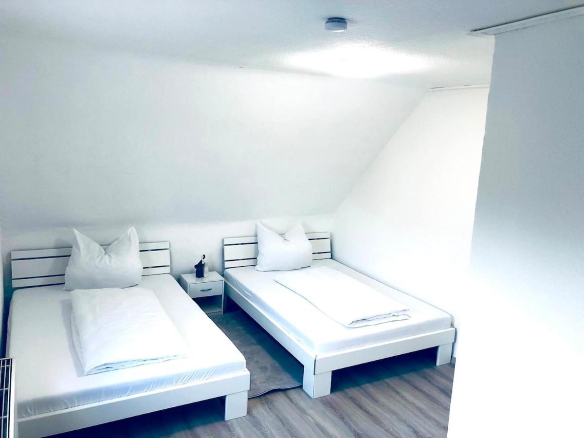 Wohnung Mit Neuem Bad Und Kueche ゲルゼンキルヒェン エクステリア 写真
