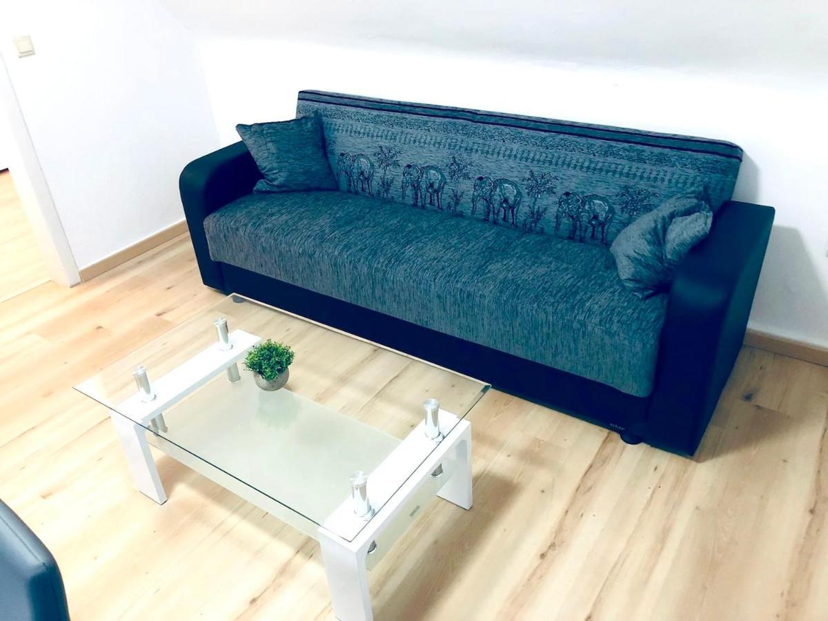 Wohnung Mit Neuem Bad Und Kueche ゲルゼンキルヒェン エクステリア 写真