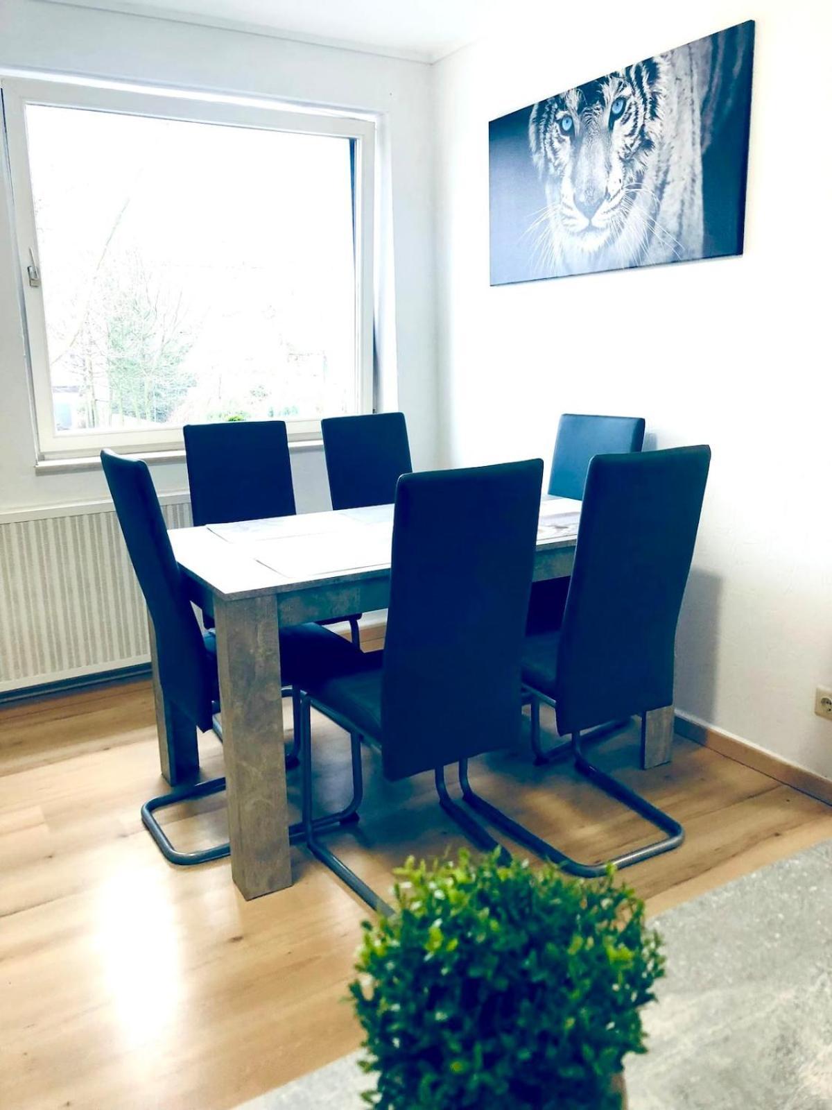 Wohnung Mit Neuem Bad Und Kueche ゲルゼンキルヒェン エクステリア 写真