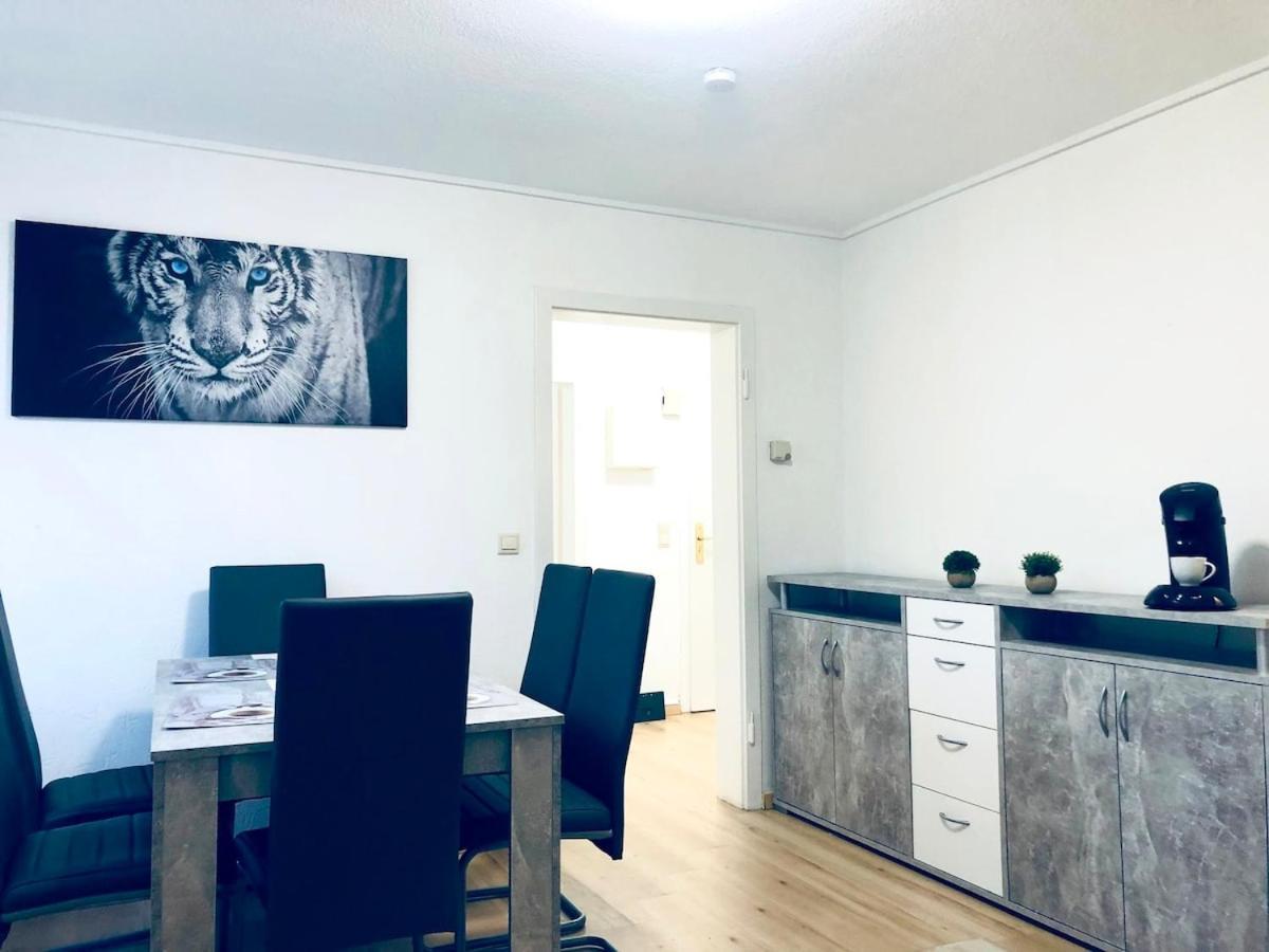 Wohnung Mit Neuem Bad Und Kueche ゲルゼンキルヒェン エクステリア 写真